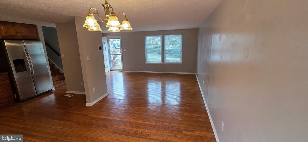 223 Laura Anne Ct - Photo 3 of 27