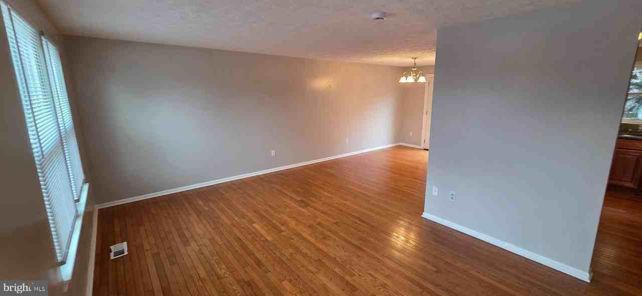 223 Laura Anne Ct - Photo 5 of 27