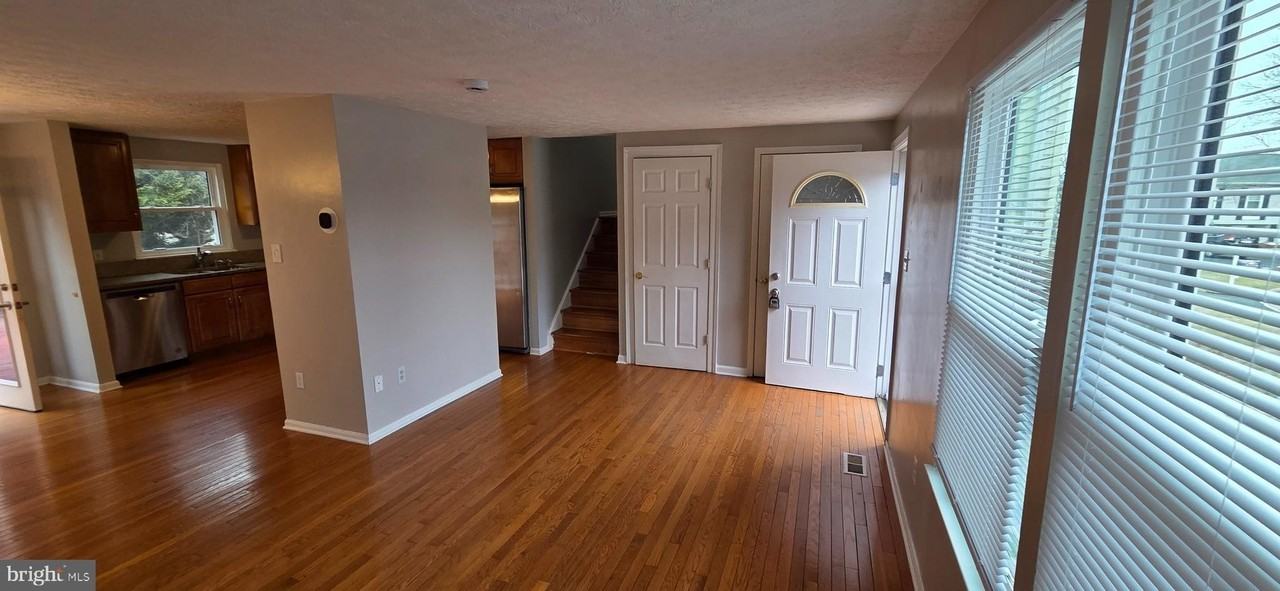 223 Laura Anne Ct - Photo 6 of 27