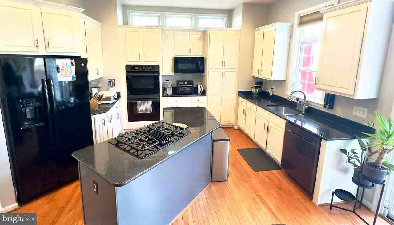 43220 Becontree Ter - Photo 7 of 29