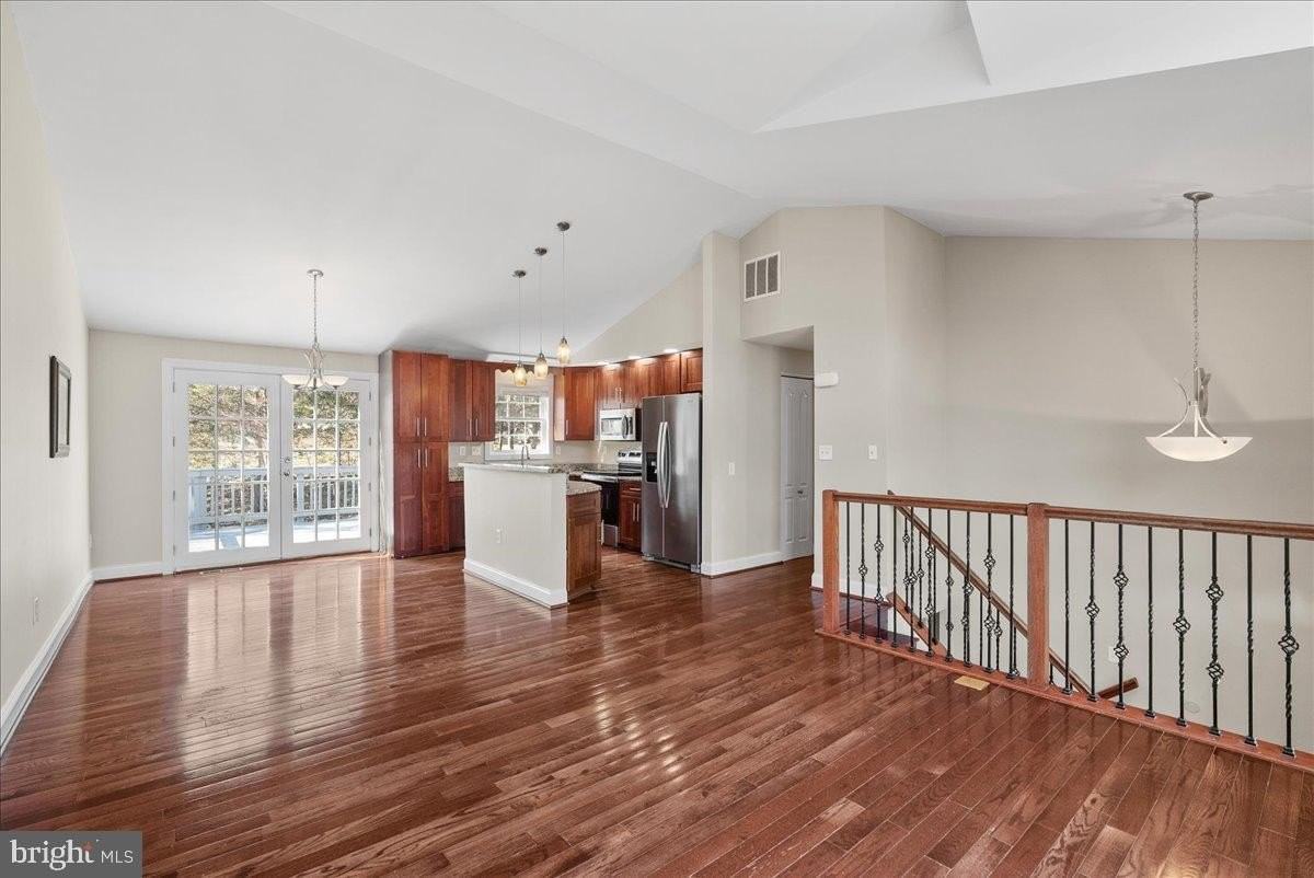 507 Lindsay Ct - Photo 3 of 31