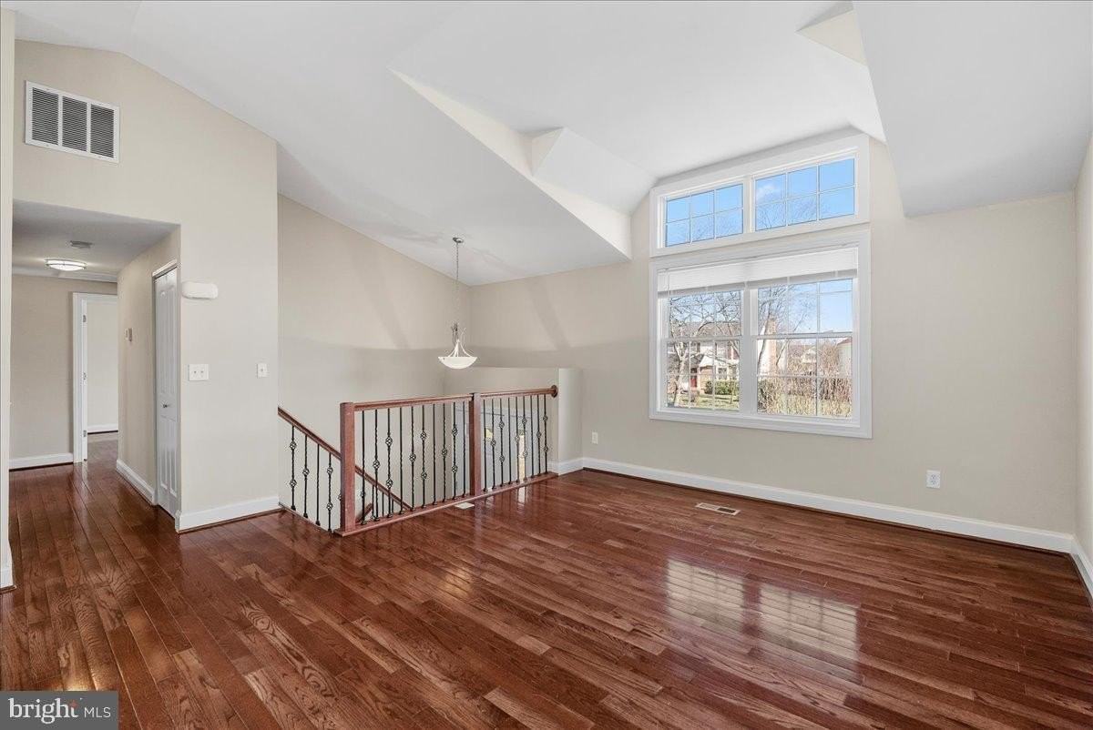 507 Lindsay Ct - Photo 4 of 31