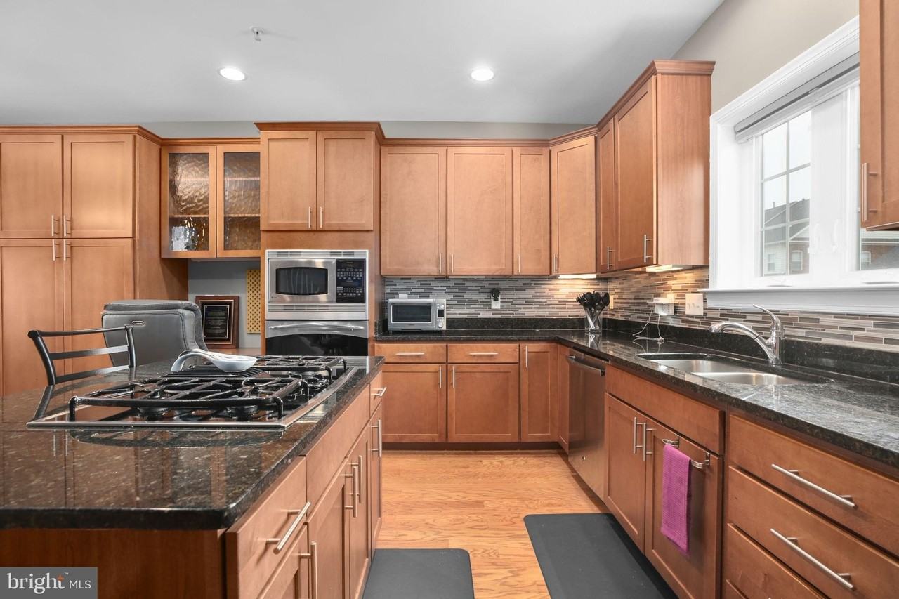 568 Marina Landing Ln - Photo 4 of 50