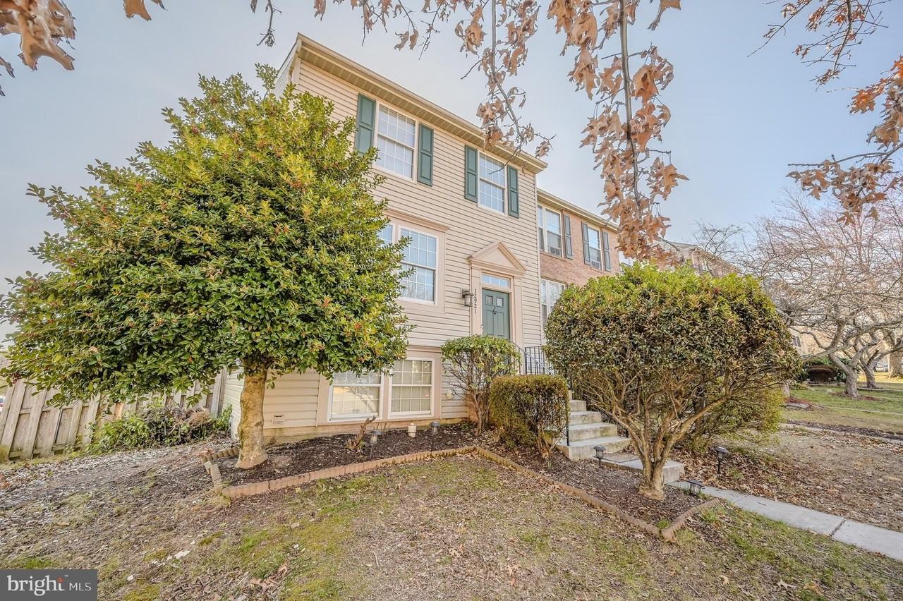 12921 Freestone Ct - Photo 2 of 30