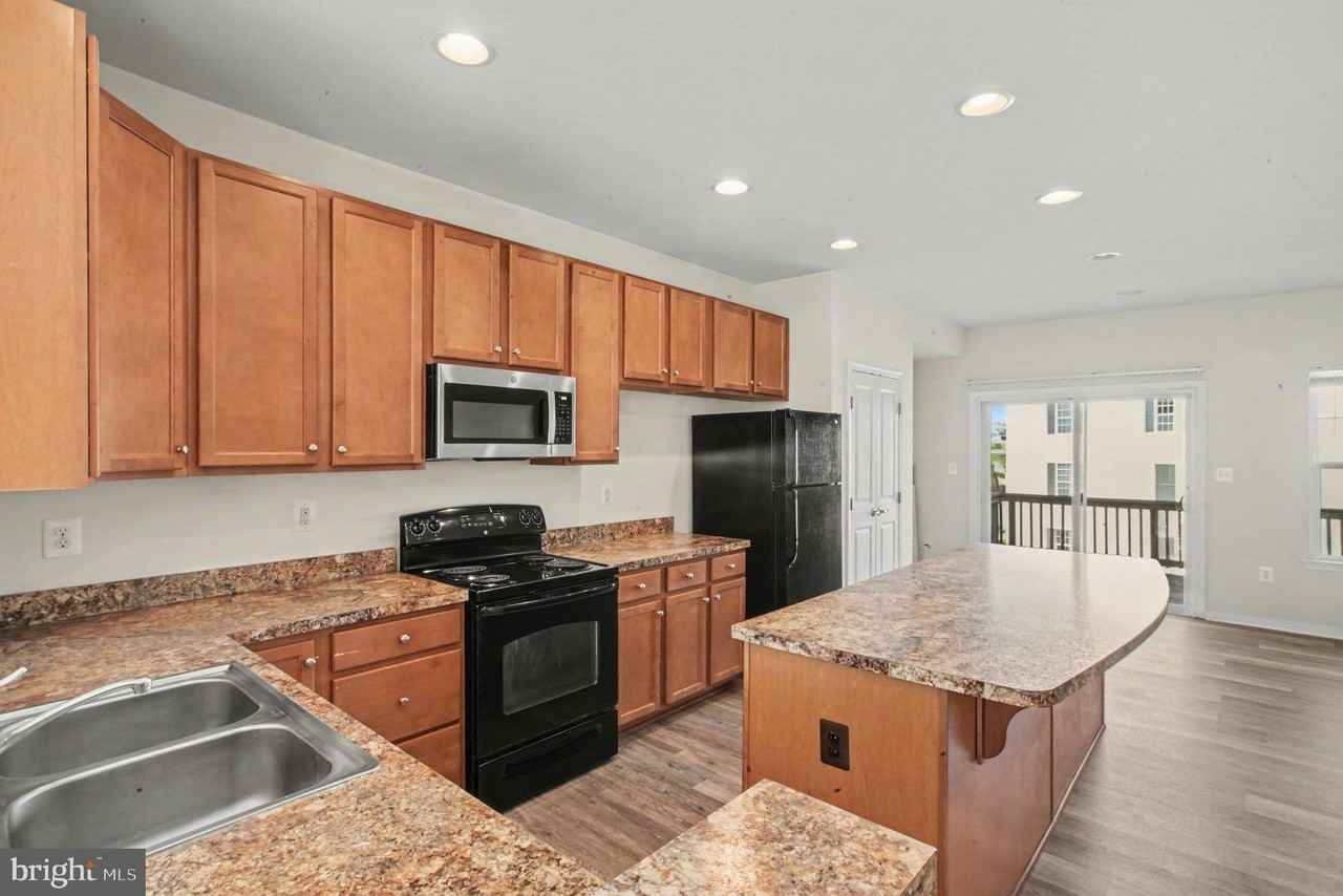 3108 Alliance Ct - Photo 4 of 25