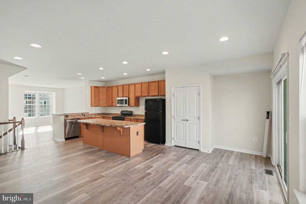 3108 Alliance Ct - Photo 7 of 25