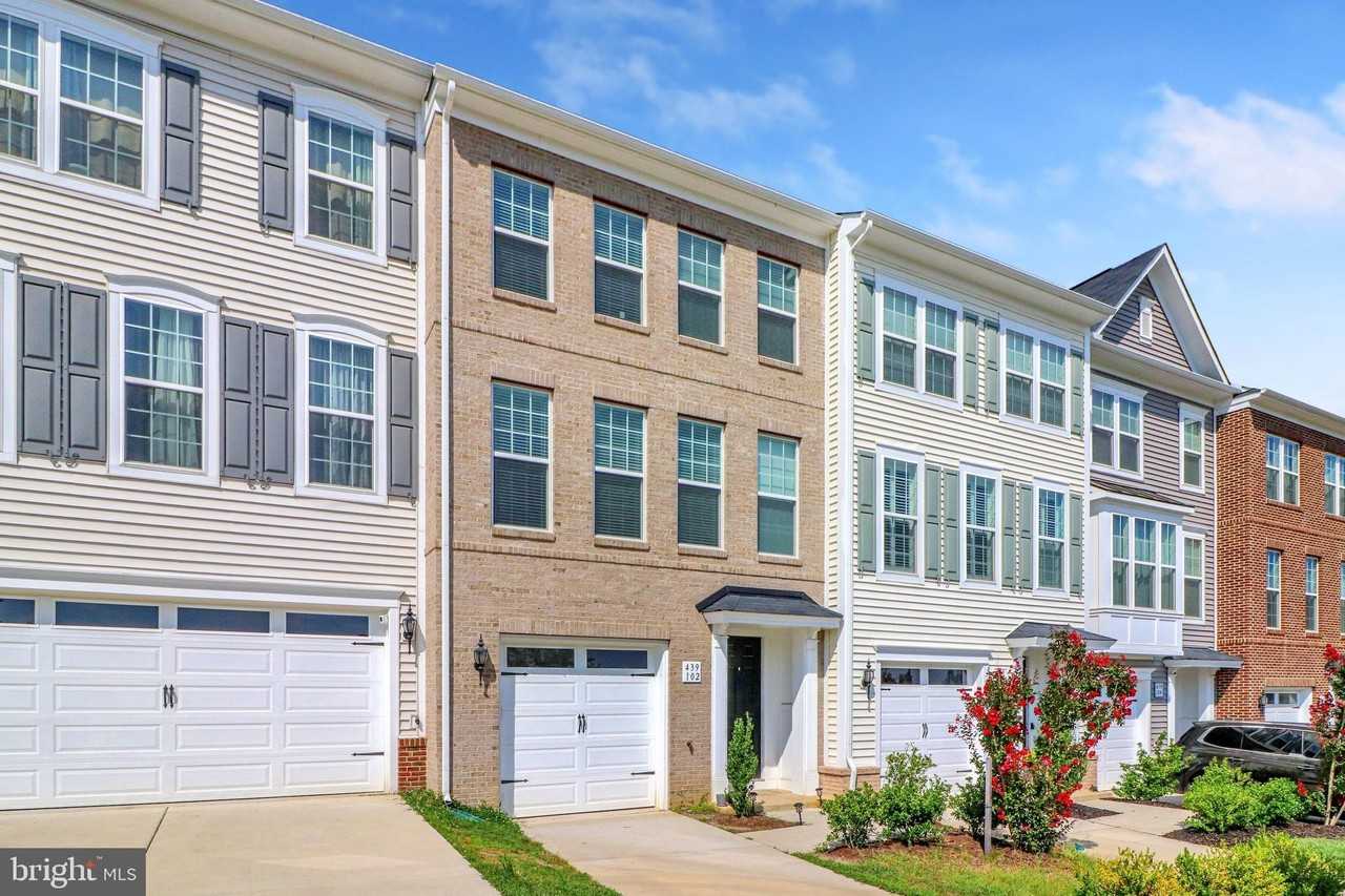 439 Foxglove Way Apt 102 - Photo 3 of 29