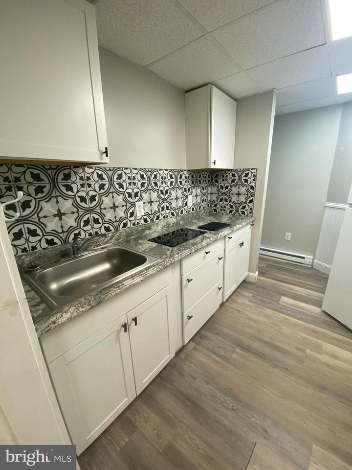 53 Gilmore St Apt A - Photo 2 of 9