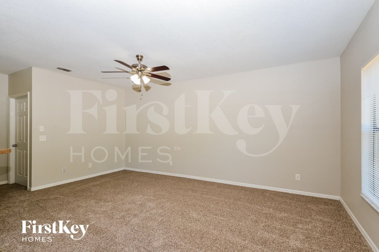 1523 S Cranberry Blvd - Photo 3 of 16