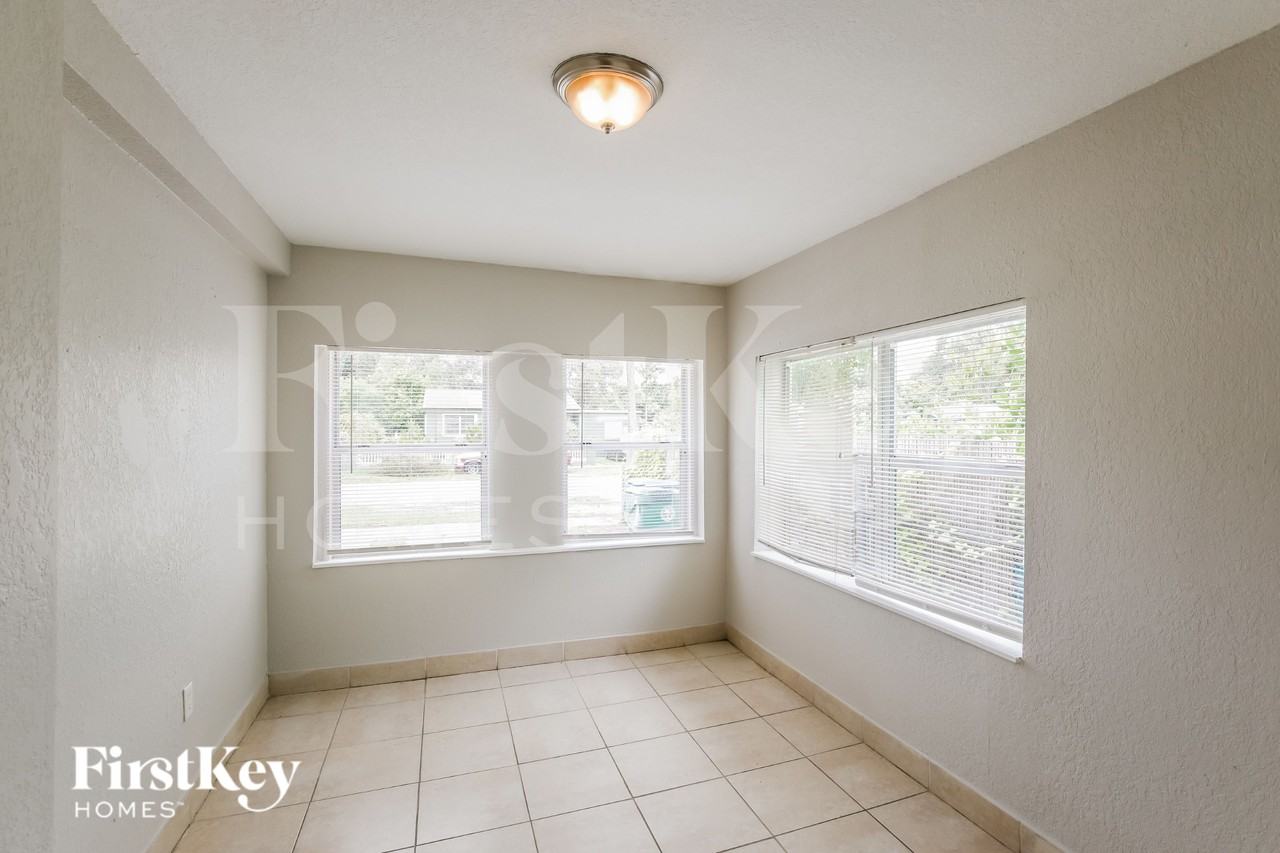 1481 Nw 44th St - Photo 7 of 16