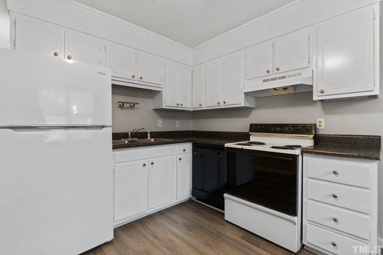 1823 White Oak Rd Apt B - Photo 6 of 36