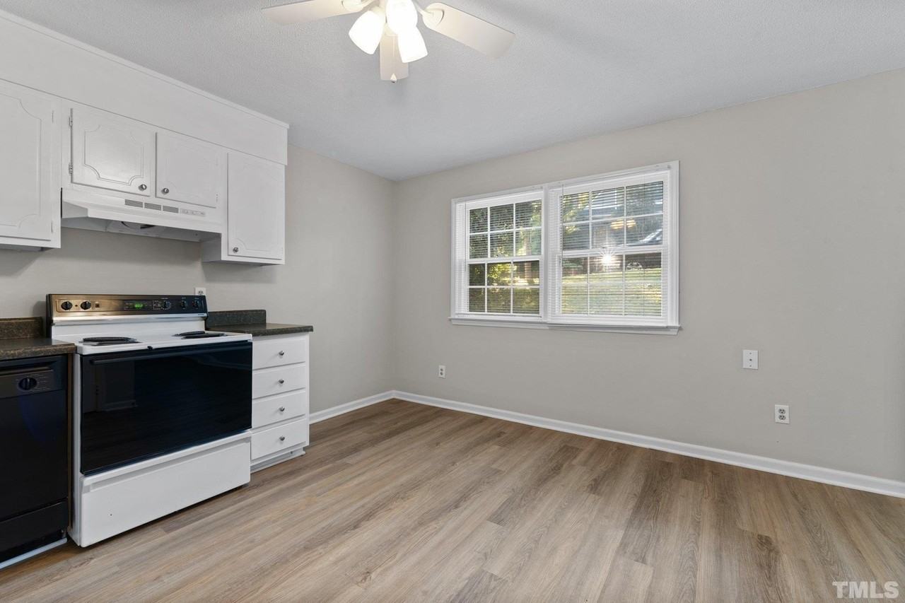 1823 White Oak Rd Apt B - Photo 7 of 36