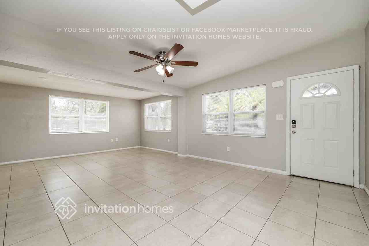 9501 88th Way - Photo 3 of 17
