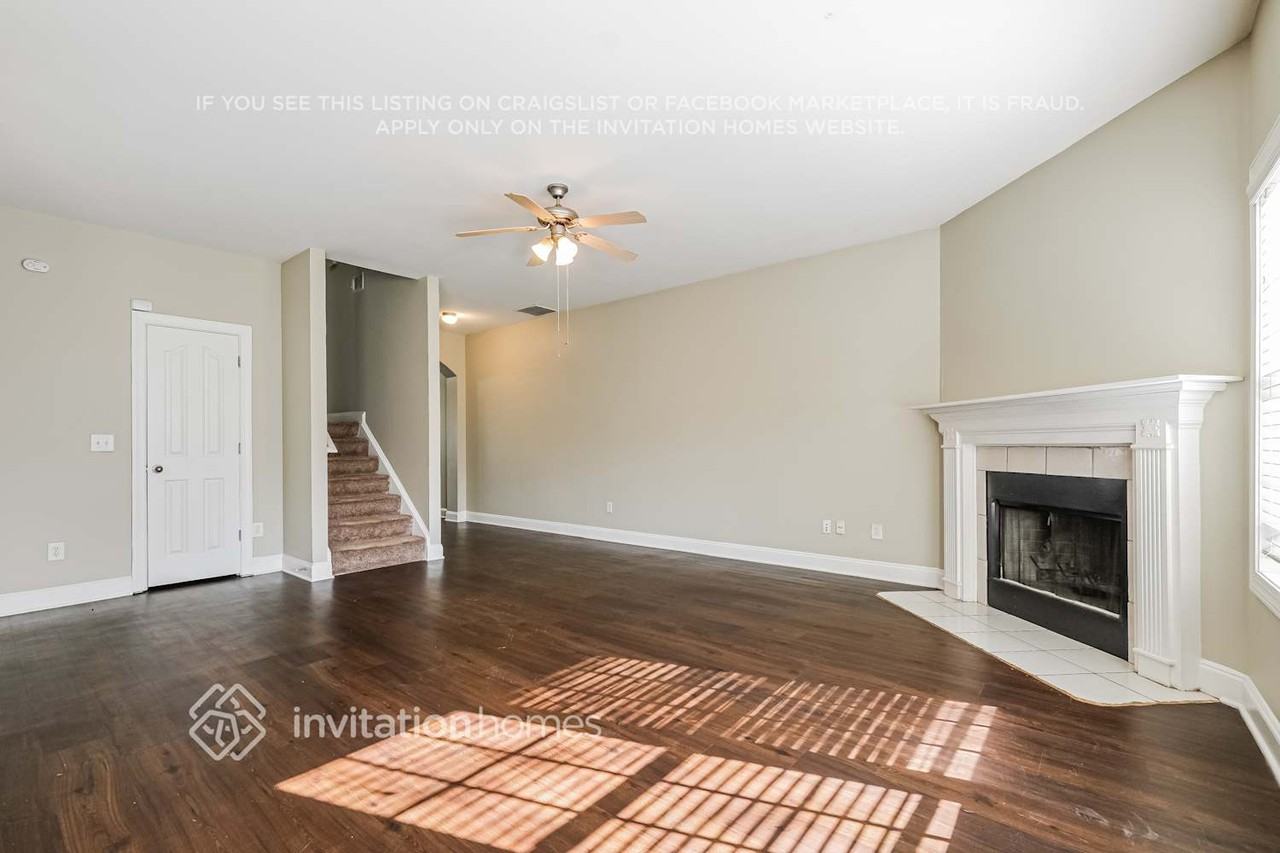 2076 Barberry Dr - Photo 5 of 18