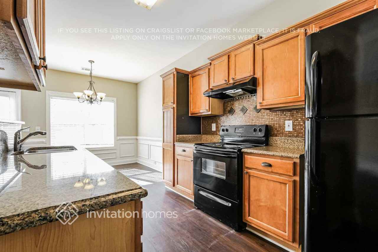 2076 Barberry Dr - Photo 7 of 18