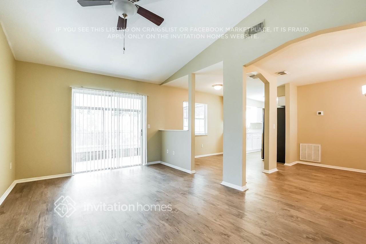 772 Mentmore Cir - Photo 3 of 17