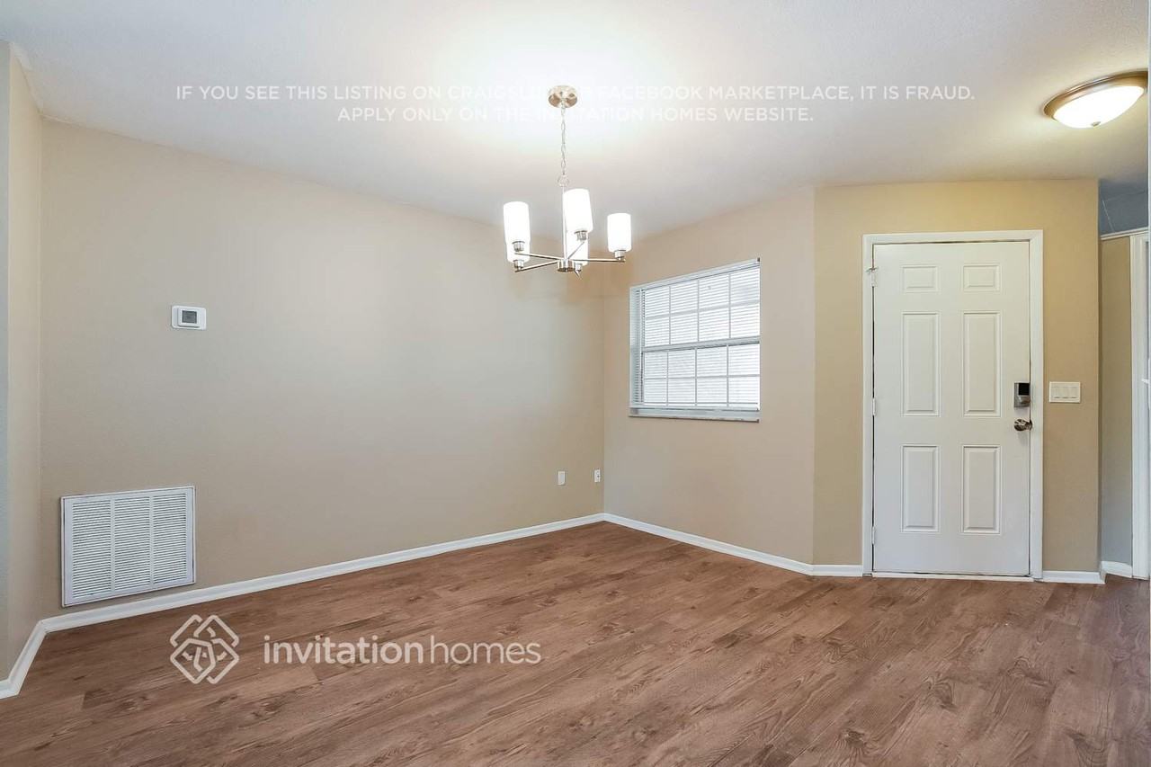 772 Mentmore Cir - Photo 5 of 17