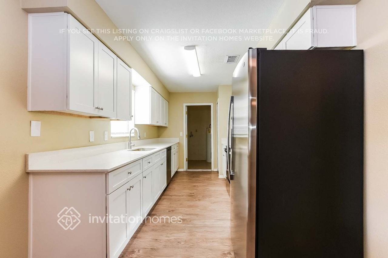 772 Mentmore Cir - Photo 7 of 17