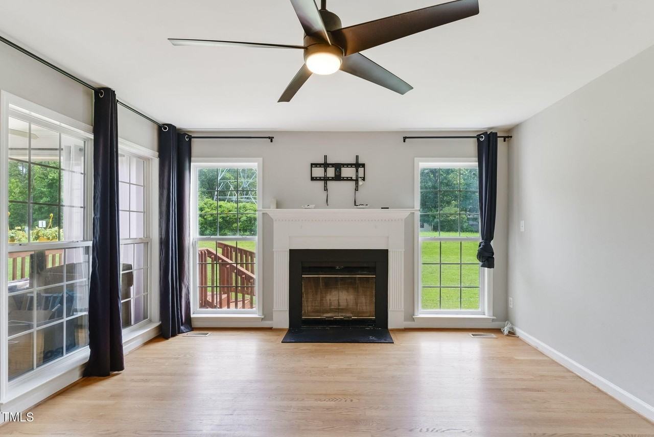 4905 Knightsbridge Way - Photo 5 of 27