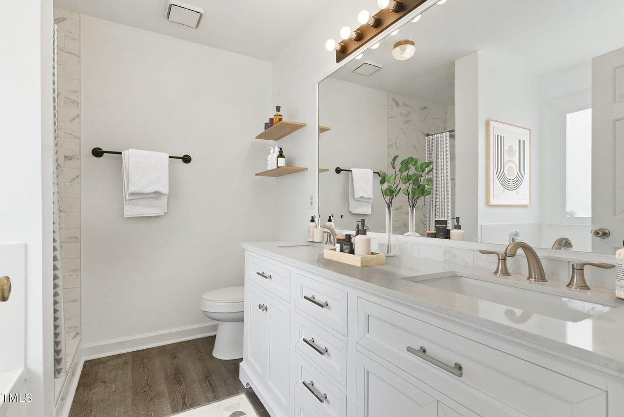 4905 Knightsbridge Way - Photo 3 of 27