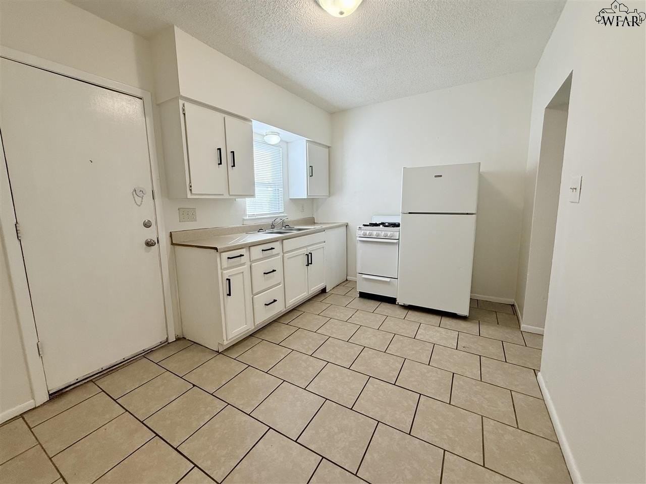 614 Sunset Dr - Photo 4 of 8