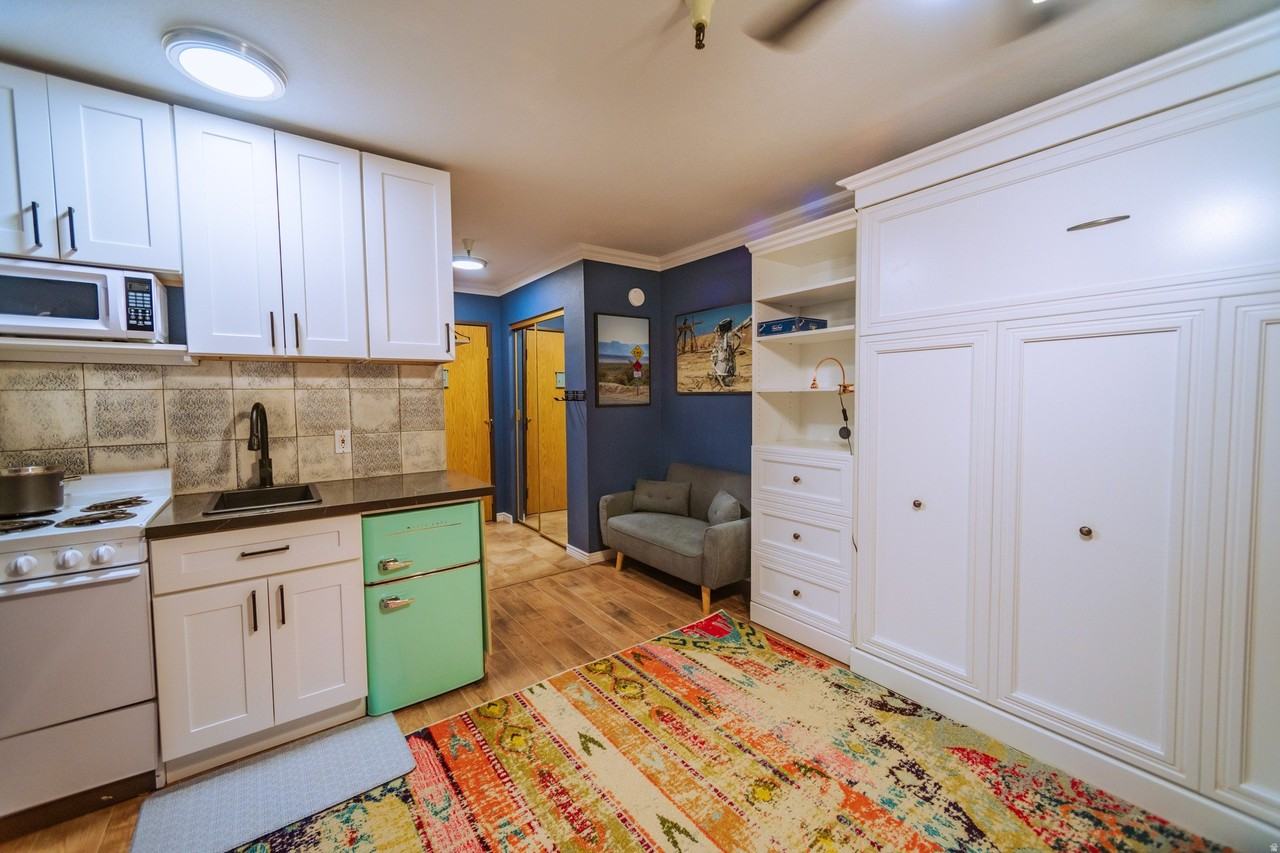 1940 Prospector Ave Unit 407 - Photo 4 of 7