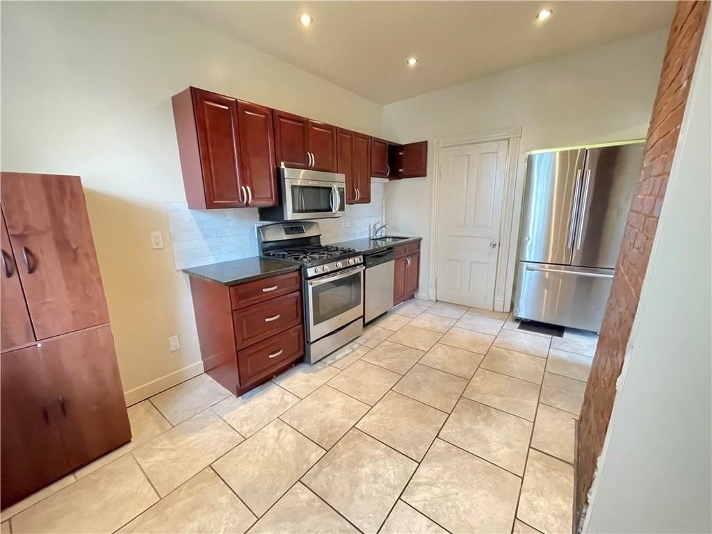 21 Hodge St #1 - Photo 2 of 7