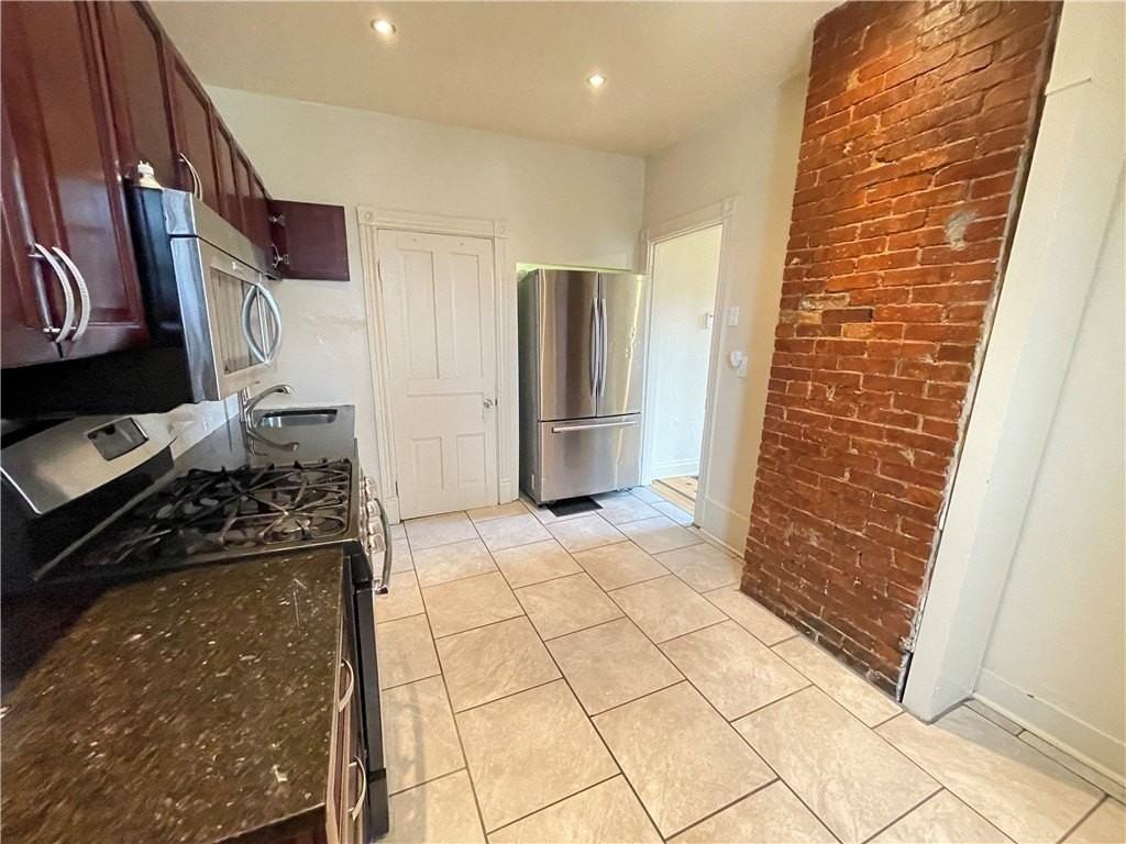 21 Hodge St #1 - Photo 3 of 7