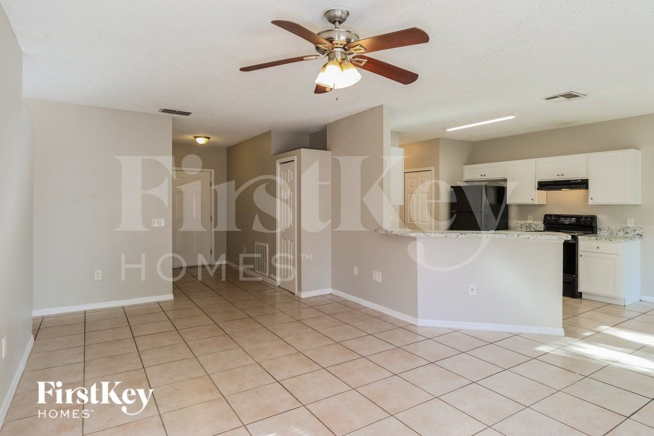 111 Marsh St - Photo 2 of 16