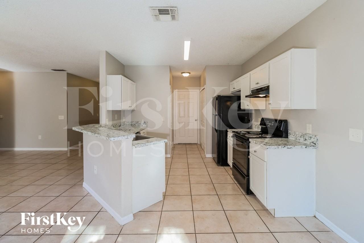 111 Marsh St - Photo 4 of 16