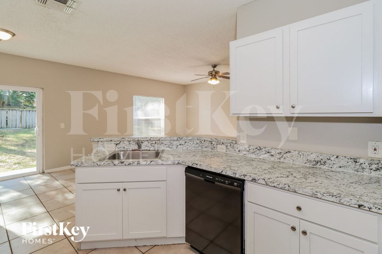 111 Marsh St - Photo 5 of 16