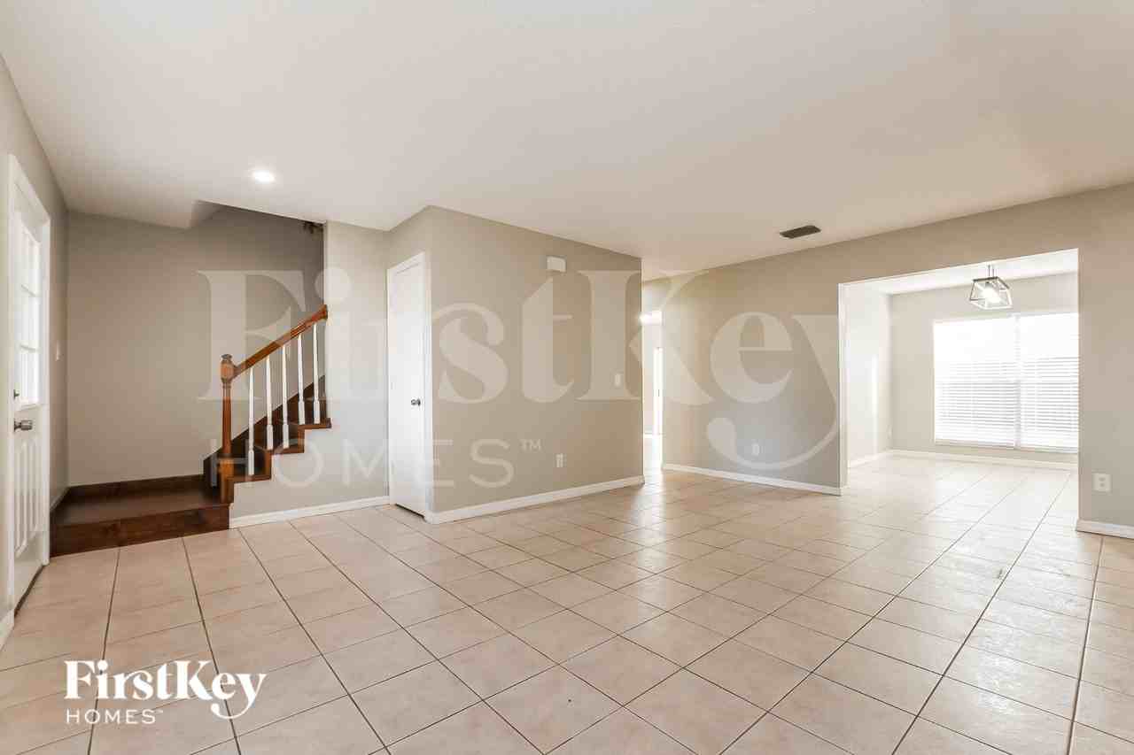 1008 Kelsey Ave - Photo 3 of 16