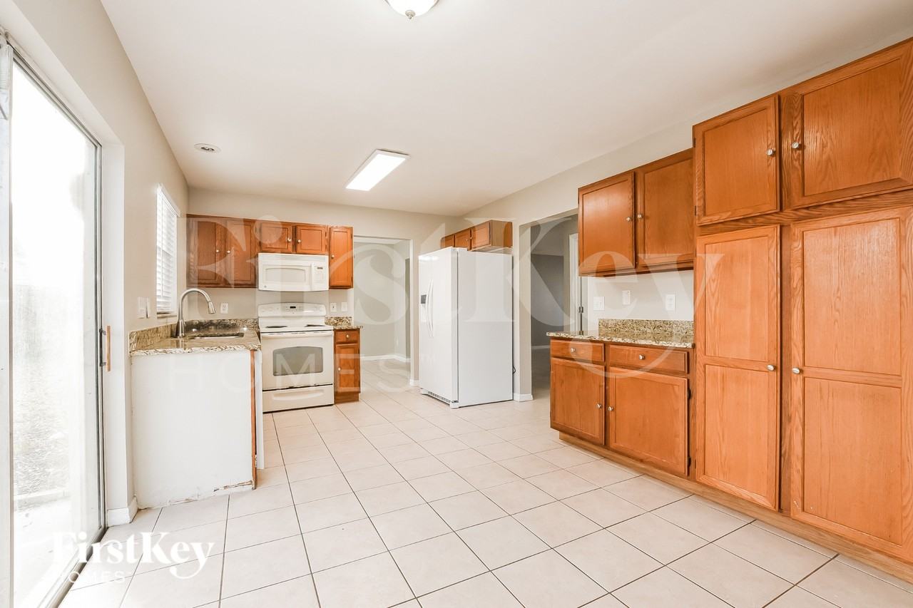 1008 Kelsey Ave - Photo 5 of 16