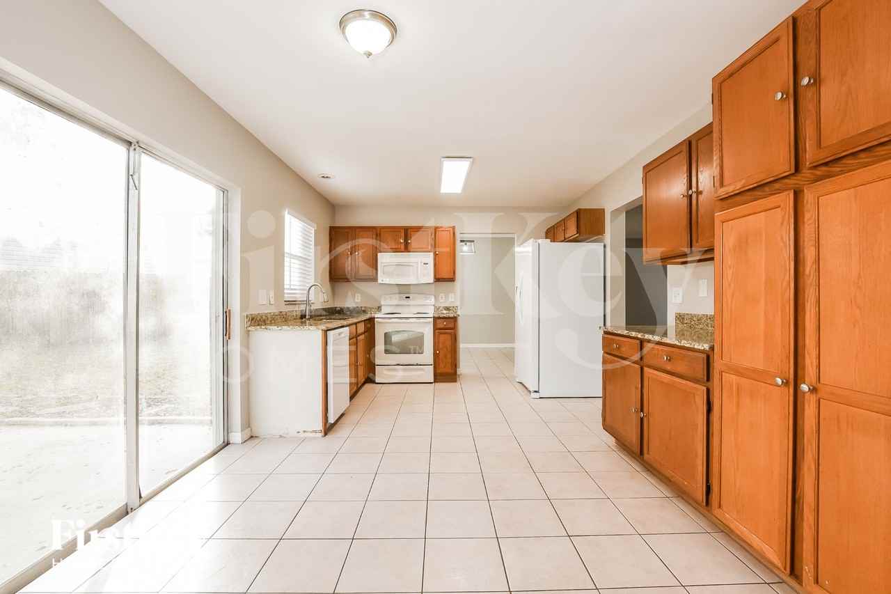 1008 Kelsey Ave - Photo 6 of 16