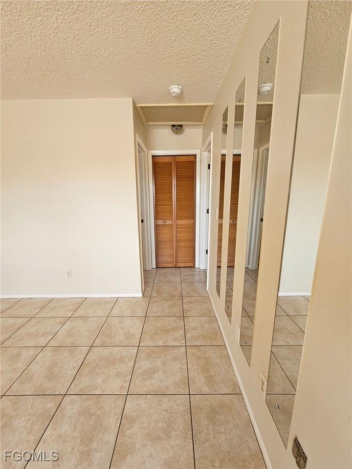 1221 Se 46th Ln Apt M #M - Photo 7 of 12