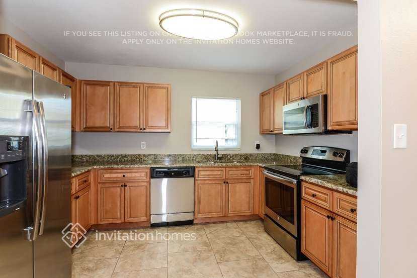 3704 N Clearfield Ave - Photo 3 of 11