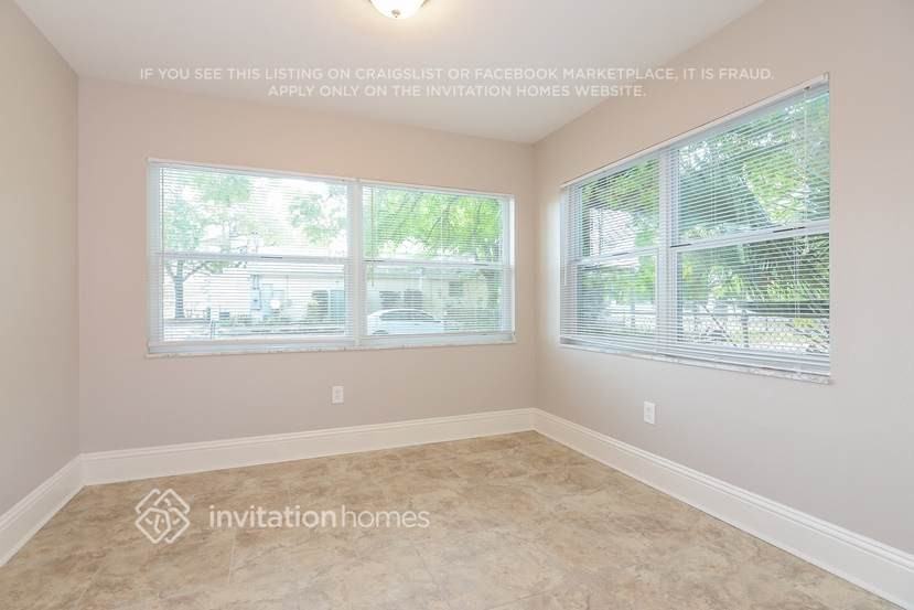 3704 N Clearfield Ave - Photo 4 of 11