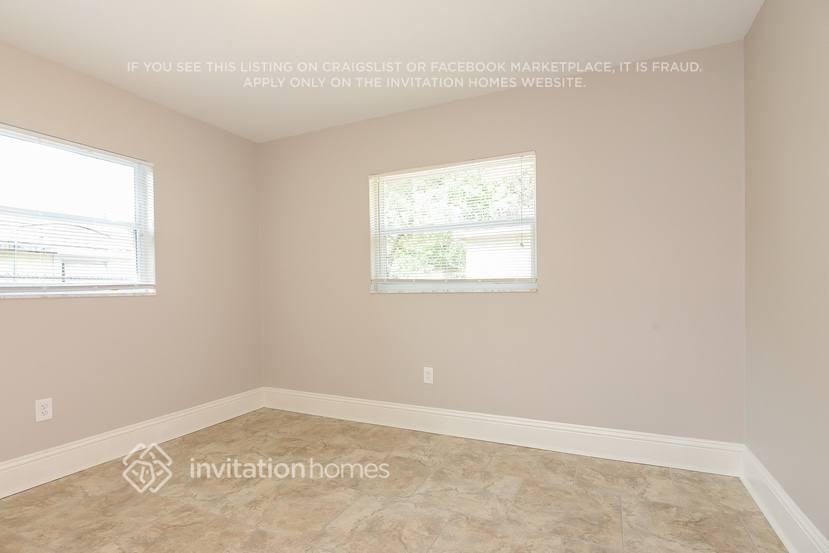 3704 N Clearfield Ave - Photo 6 of 11