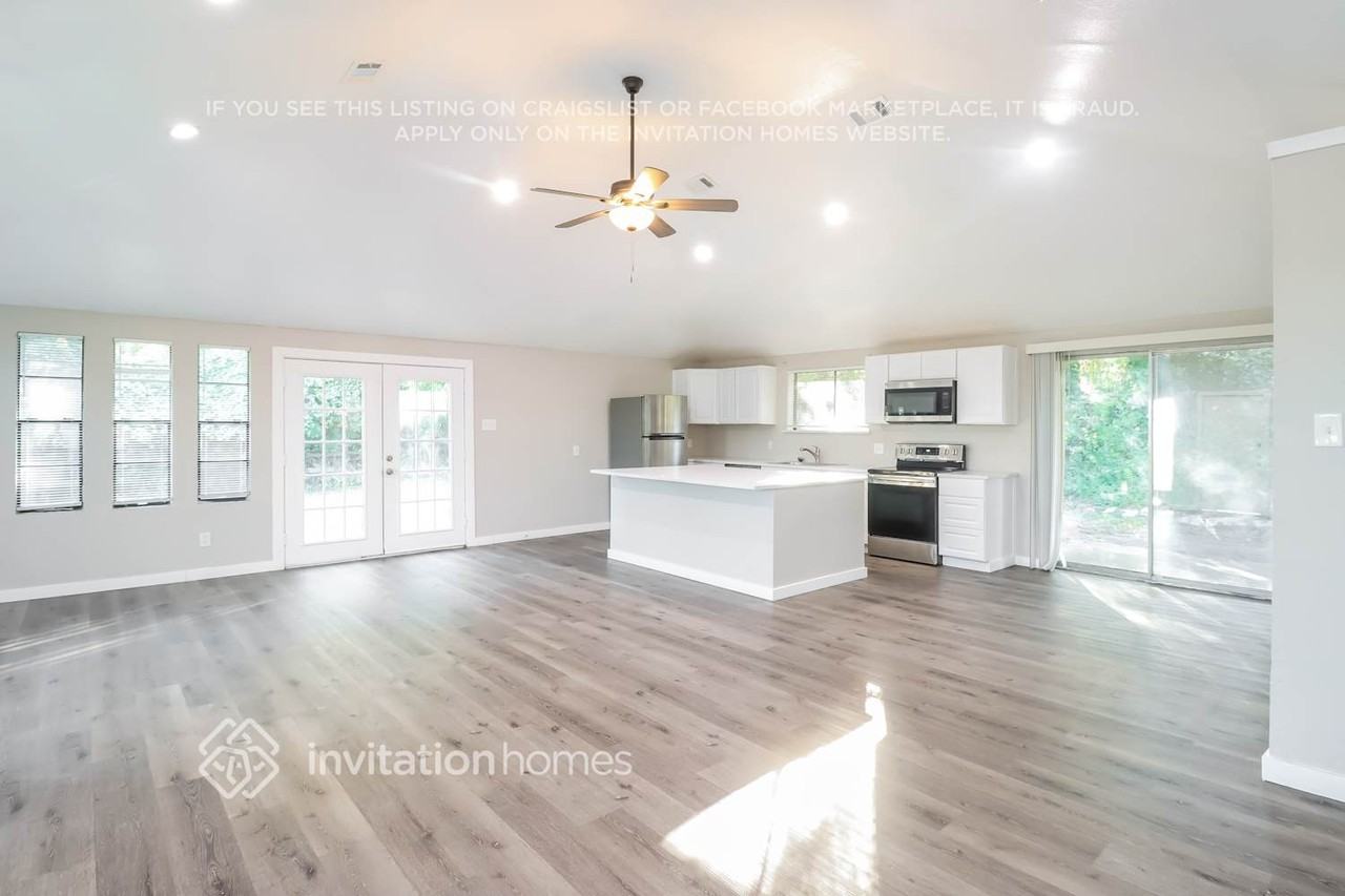 380 Alpine Dr - Photo 3 of 14