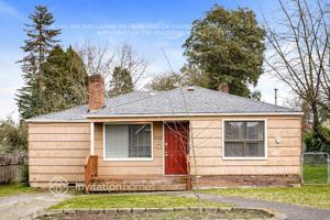 featured image of 2735 Locust Ave W