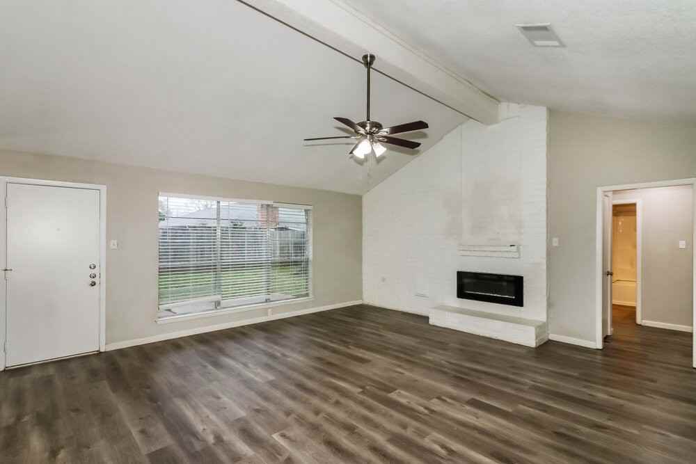 16311 Alametos Dr - Photo 3 of 16