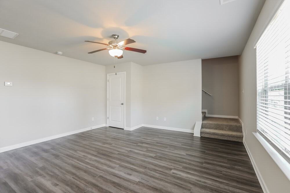 317 Nutwood Trce - Photo 4 of 17