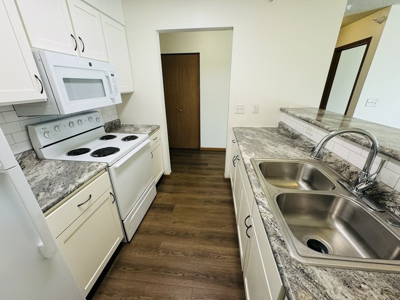 245 Beaver Kreek Ctr #8 - Photo 4 of 23