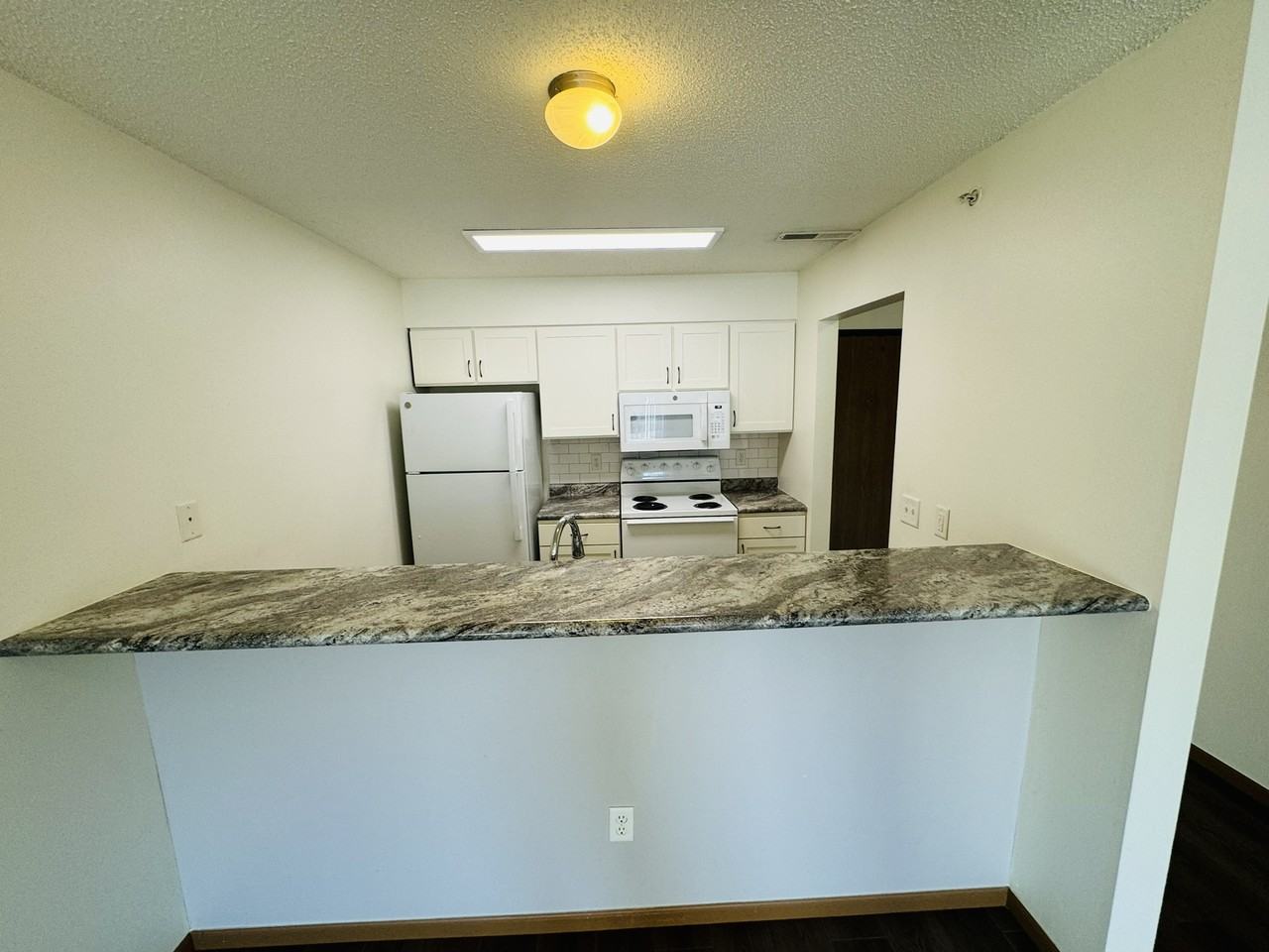 245 Beaver Kreek Ctr #8 - Photo 7 of 23