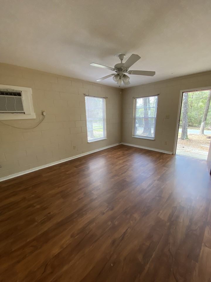 5015 Oleander Dr - Photo 2 of 10