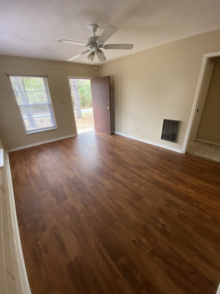 5015 Oleander Dr - Photo 3 of 10