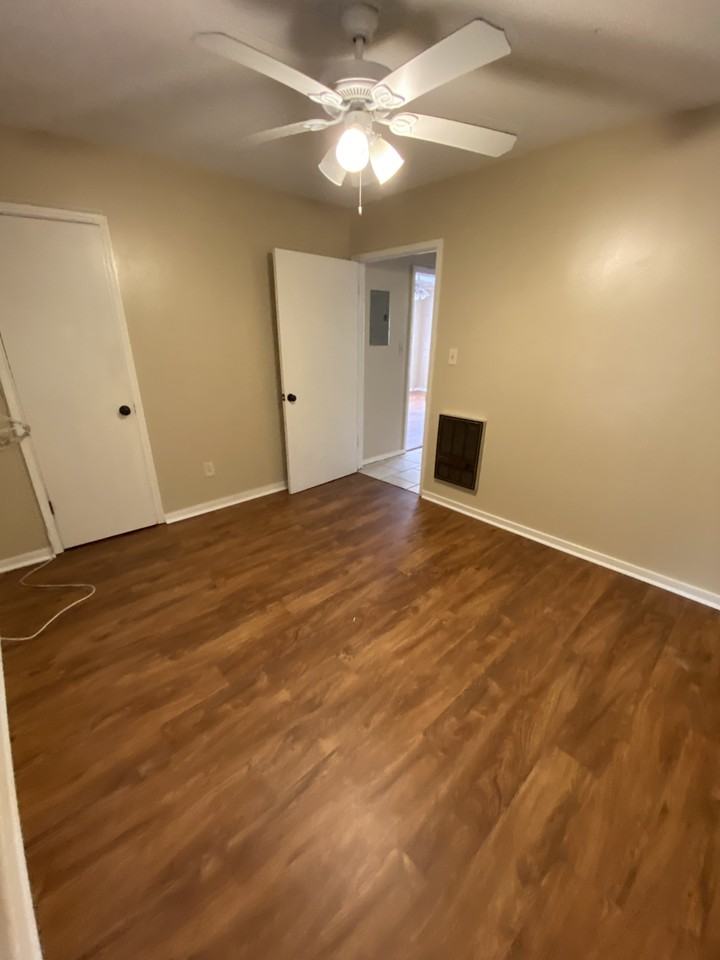 5015 Oleander Dr - Photo 4 of 10