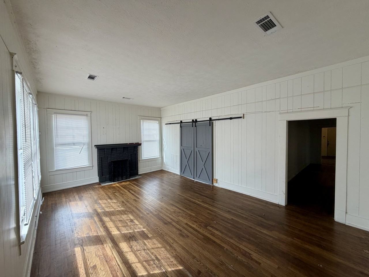 1601 3rd Ave N - Photo 2 of 9