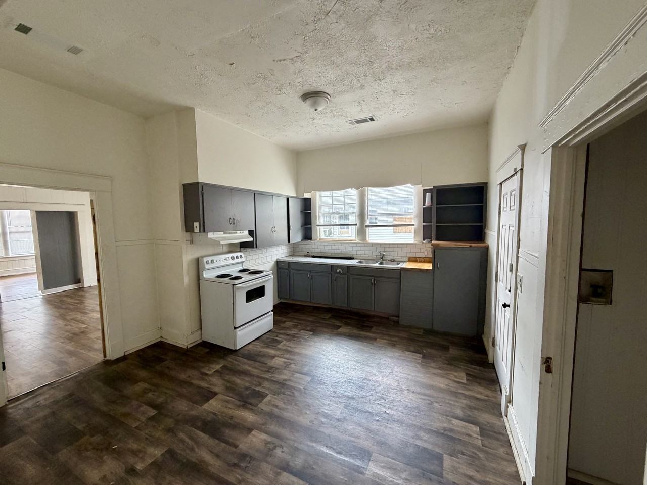 1601 3rd Ave N - Photo 3 of 9