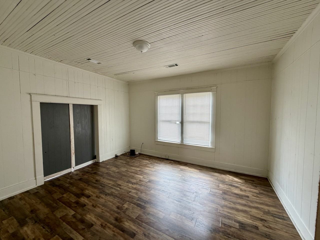 1601 3rd Ave N - Photo 4 of 9